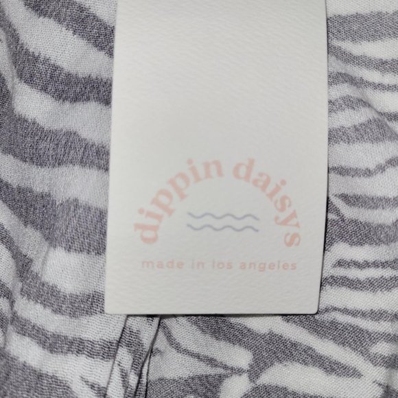 Dippin Daisys Nomad Sarong. White and grey animal print. Size XL. NWT - Picture 4 of 6